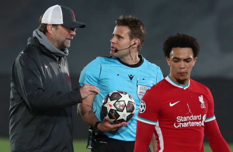 因试图殴打东契奇，施罗德遭停赛！NBA为何时隔13天才宣布处罚？