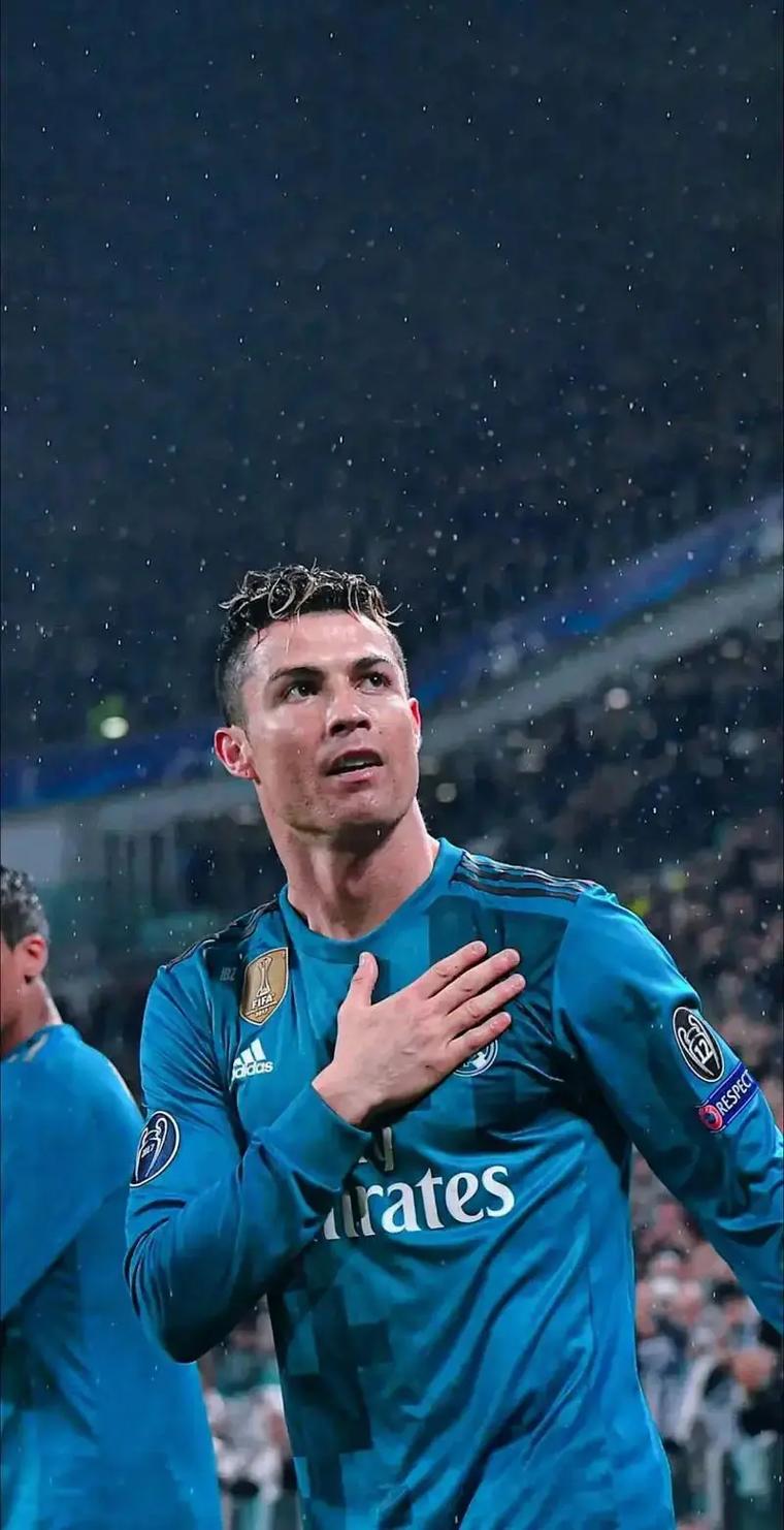 LOL：Uzi无愧LPL永远滴神，再次对谈央视，退役、复出、名人堂