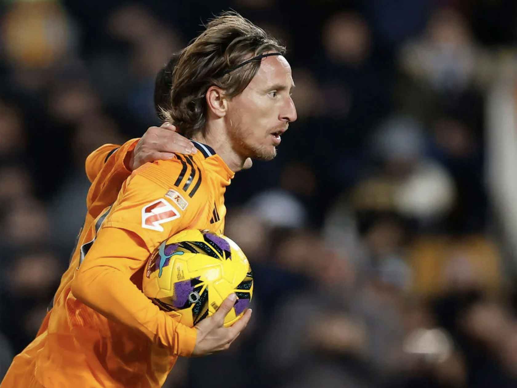 内维尔：曼联需任命熟悉英超且能承压的主帅